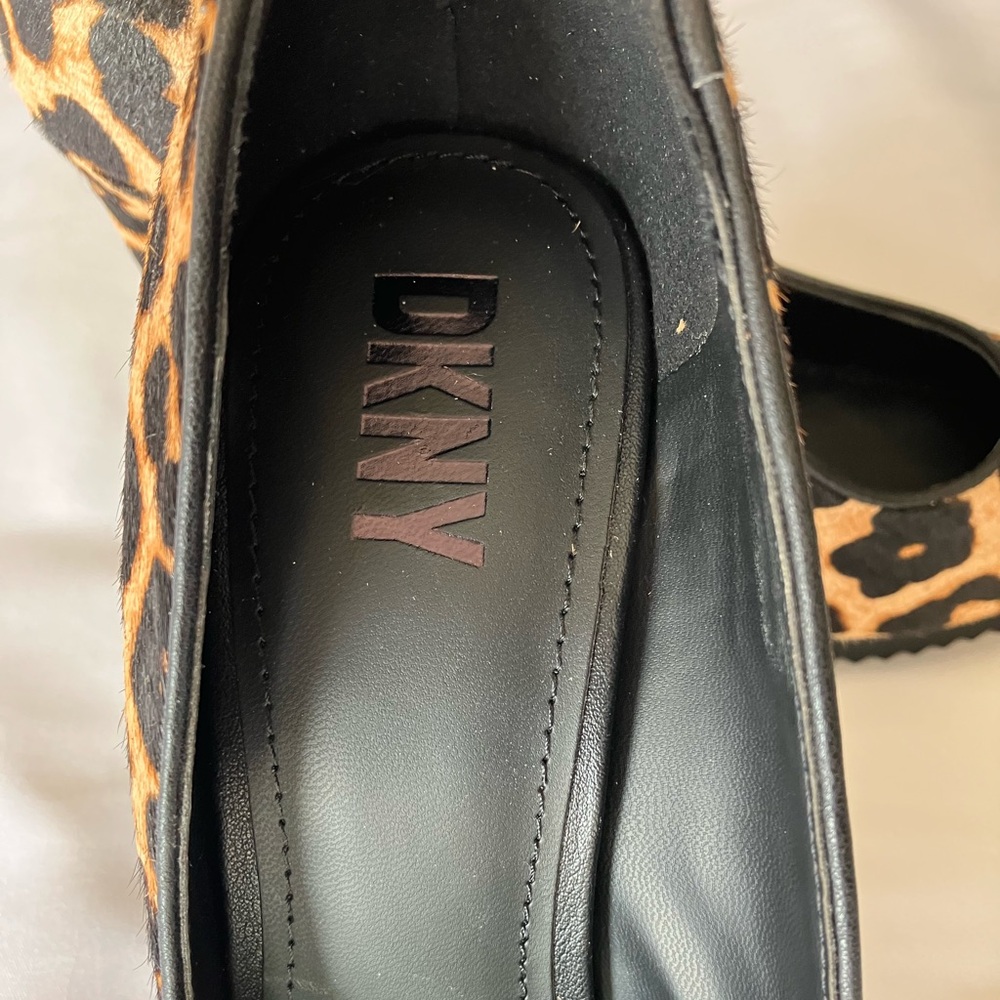DKNY Women’s Carisa Slip-on Leopard Classic Pointed Toe Pump - Picture 8 of 15